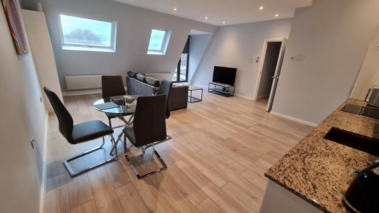 Cosy Flats Near Heathrow, Group Bookings Available With Parking Space Hounslow Exteriör bild