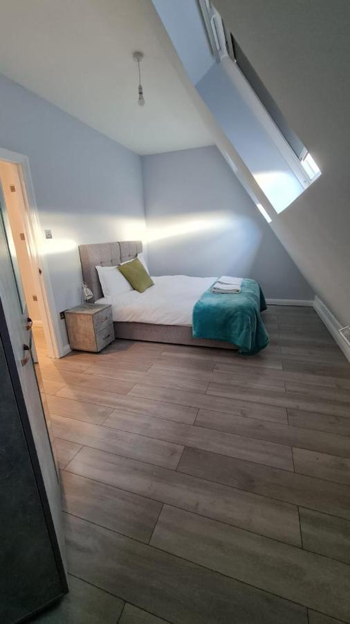 Cosy Flats Near Heathrow, Group Bookings Available With Parking Space Hounslow Exteriör bild