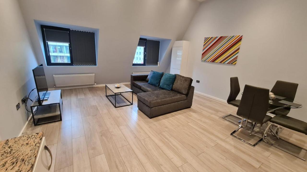 Cosy Flats Near Heathrow, Group Bookings Available With Parking Space Hounslow Exteriör bild