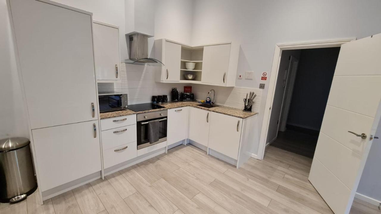 Cosy Flats Near Heathrow, Group Bookings Available With Parking Space Hounslow Exteriör bild