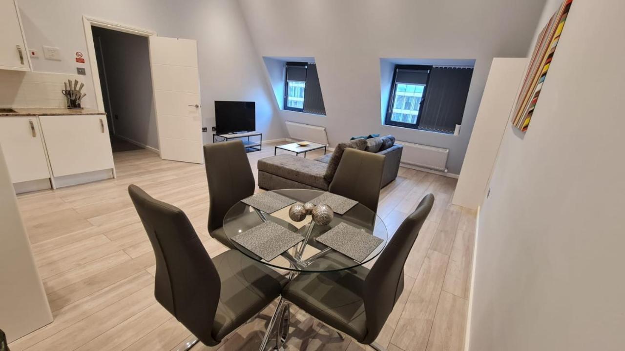 Cosy Flats Near Heathrow, Group Bookings Available With Parking Space Hounslow Exteriör bild