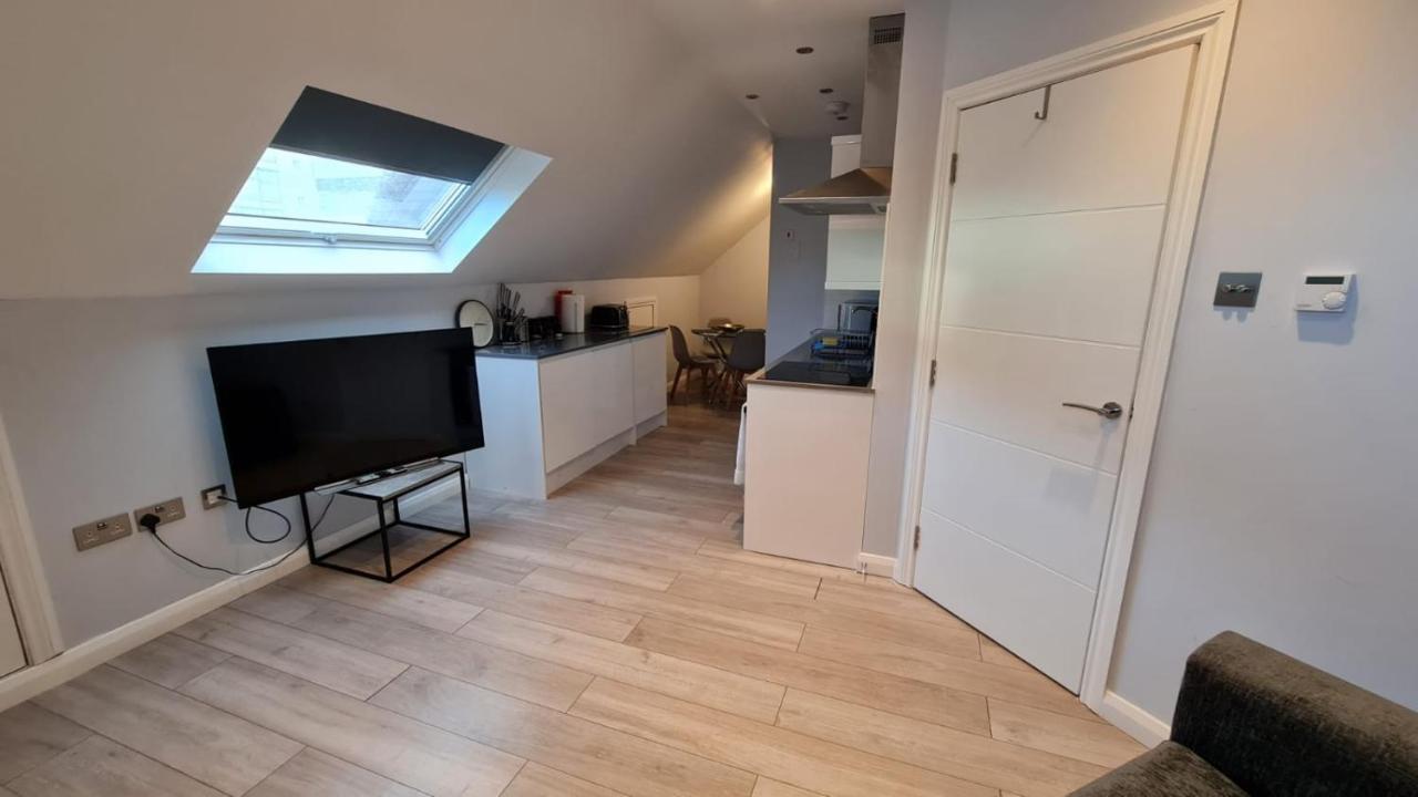 Cosy Flats Near Heathrow, Group Bookings Available With Parking Space Hounslow Exteriör bild