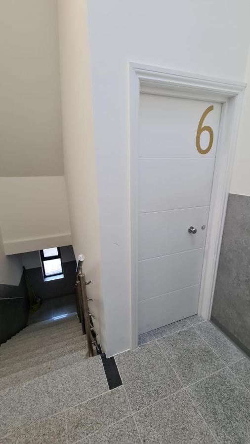 Cosy Flats Near Heathrow, Group Bookings Available With Parking Space Hounslow Exteriör bild