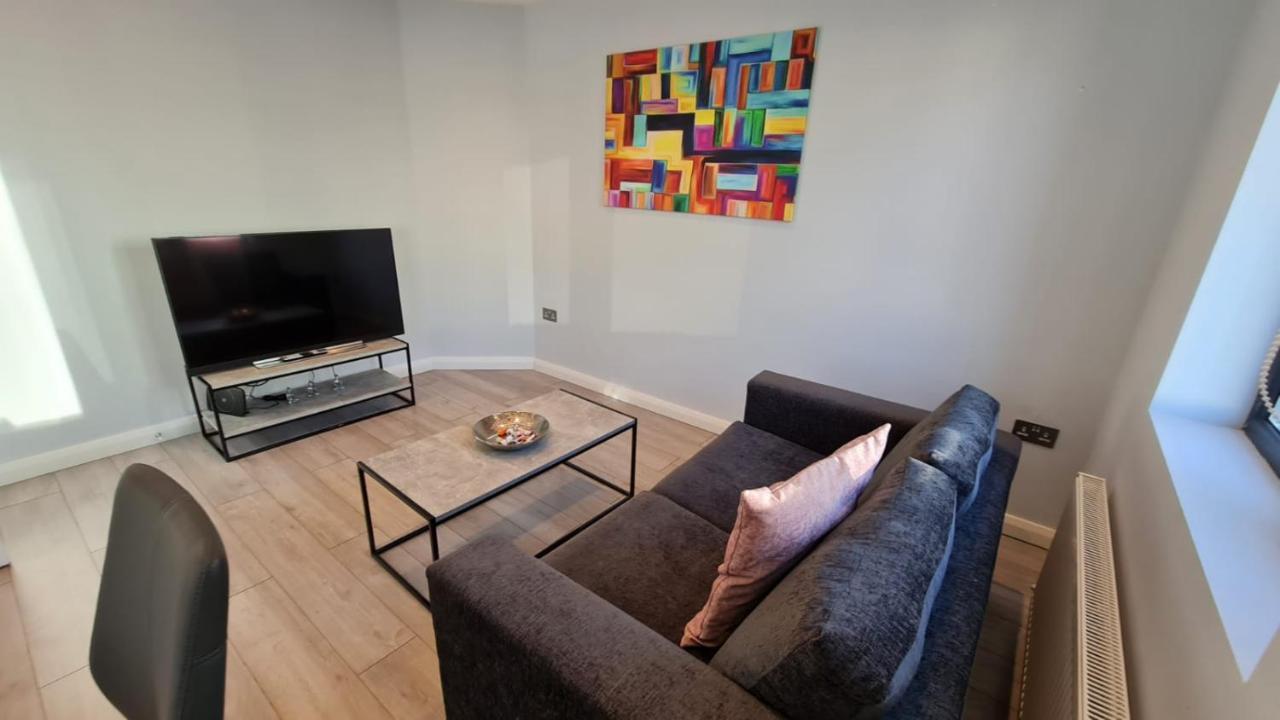 Cosy Flats Near Heathrow, Group Bookings Available With Parking Space Hounslow Exteriör bild