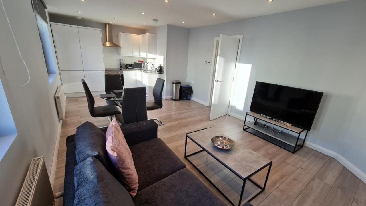 Cosy Flats Near Heathrow, Group Bookings Available With Parking Space Hounslow Exteriör bild