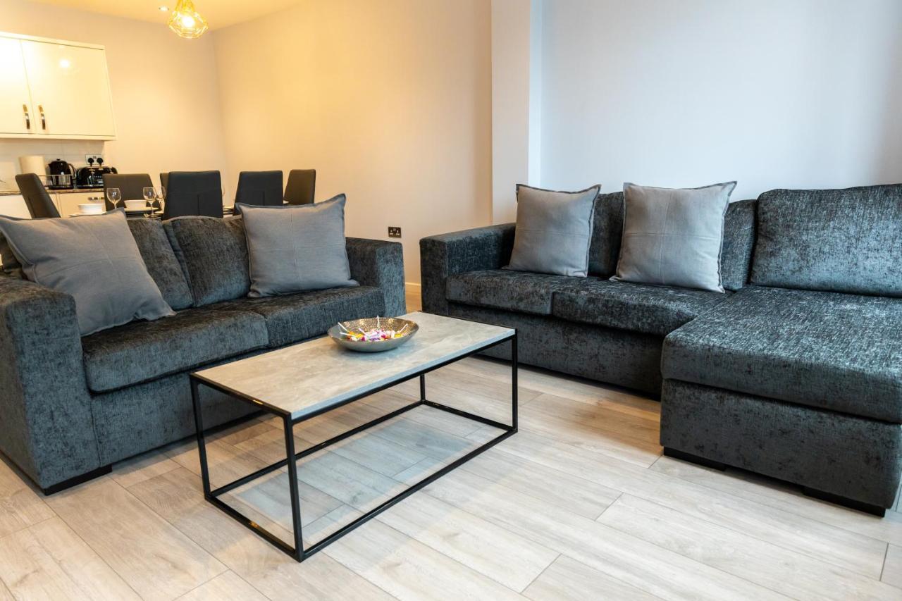 Cosy Flats Near Heathrow, Group Bookings Available With Parking Space Hounslow Exteriör bild