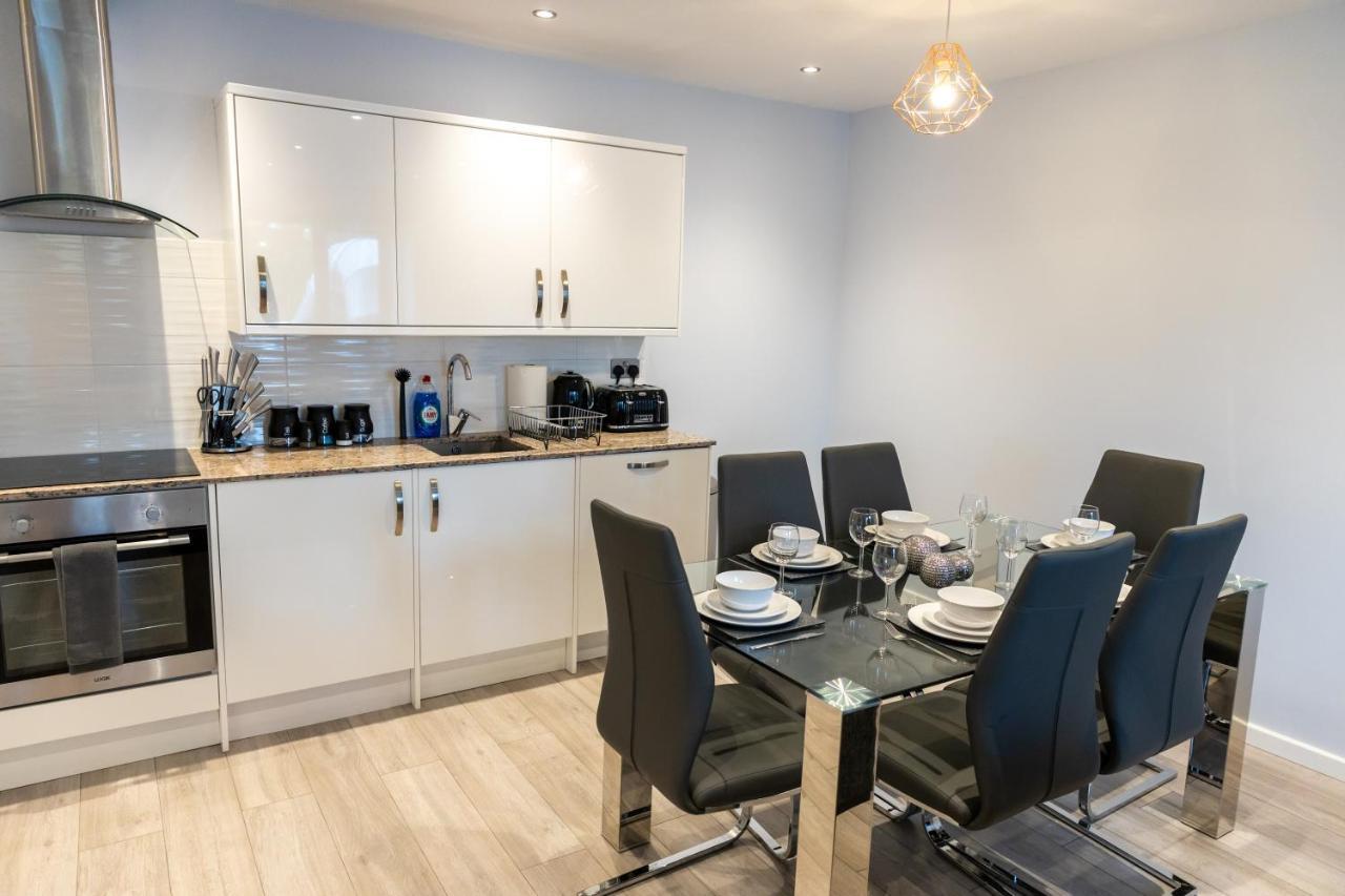 Cosy Flats Near Heathrow, Group Bookings Available With Parking Space Hounslow Exteriör bild