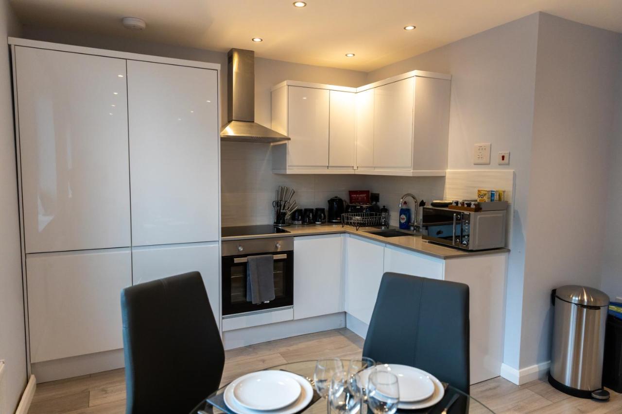 Cosy Flats Near Heathrow, Group Bookings Available With Parking Space Hounslow Exteriör bild