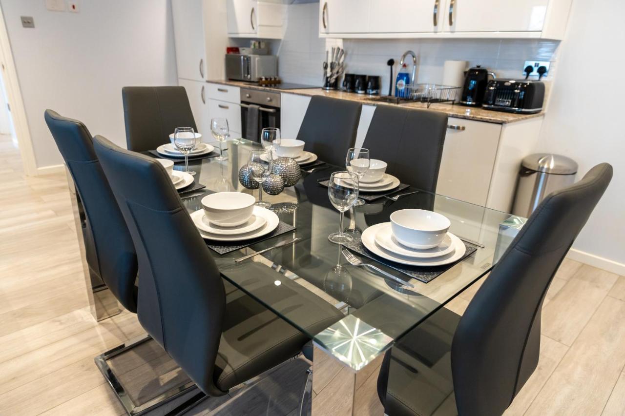 Cosy Flats Near Heathrow, Group Bookings Available With Parking Space Hounslow Exteriör bild