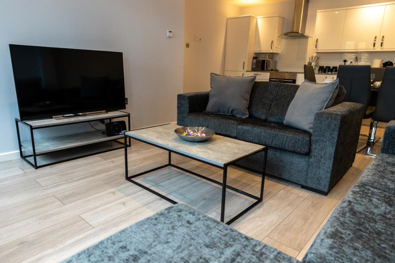 Cosy Flats Near Heathrow, Group Bookings Available With Parking Space Hounslow Exteriör bild