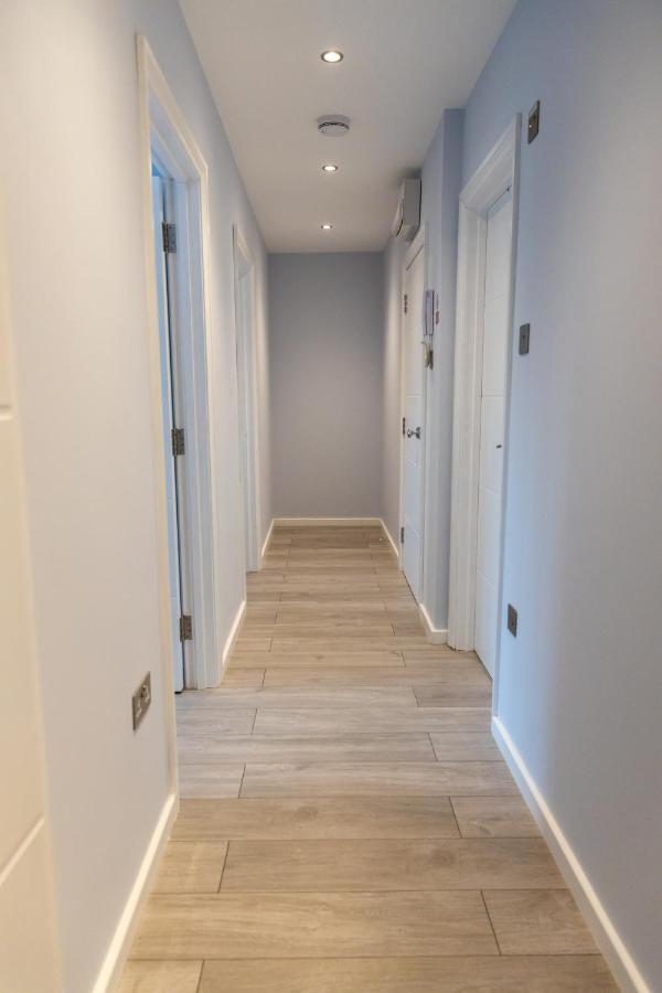 Cosy Flats Near Heathrow, Group Bookings Available With Parking Space Hounslow Exteriör bild