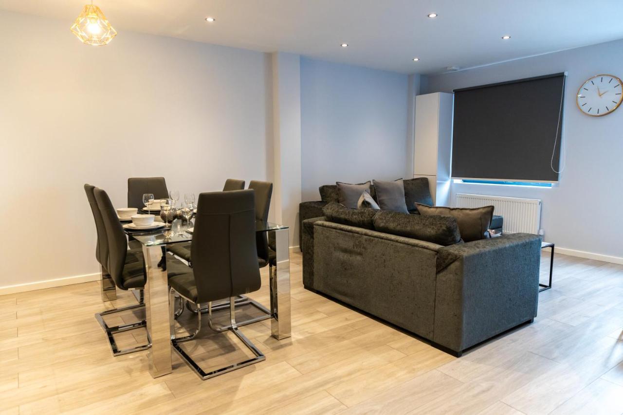 Cosy Flats Near Heathrow, Group Bookings Available With Parking Space Hounslow Exteriör bild