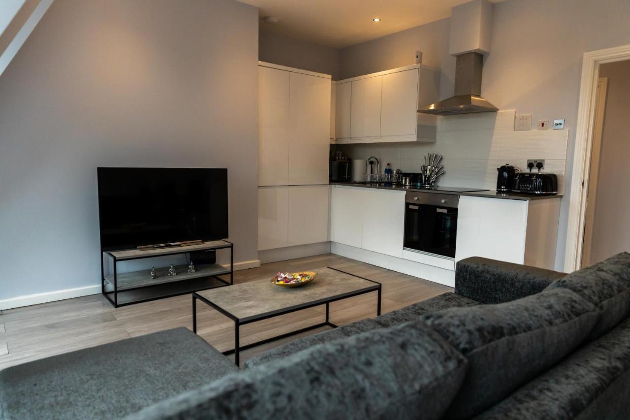 Cosy Flats Near Heathrow, Group Bookings Available With Parking Space Hounslow Exteriör bild