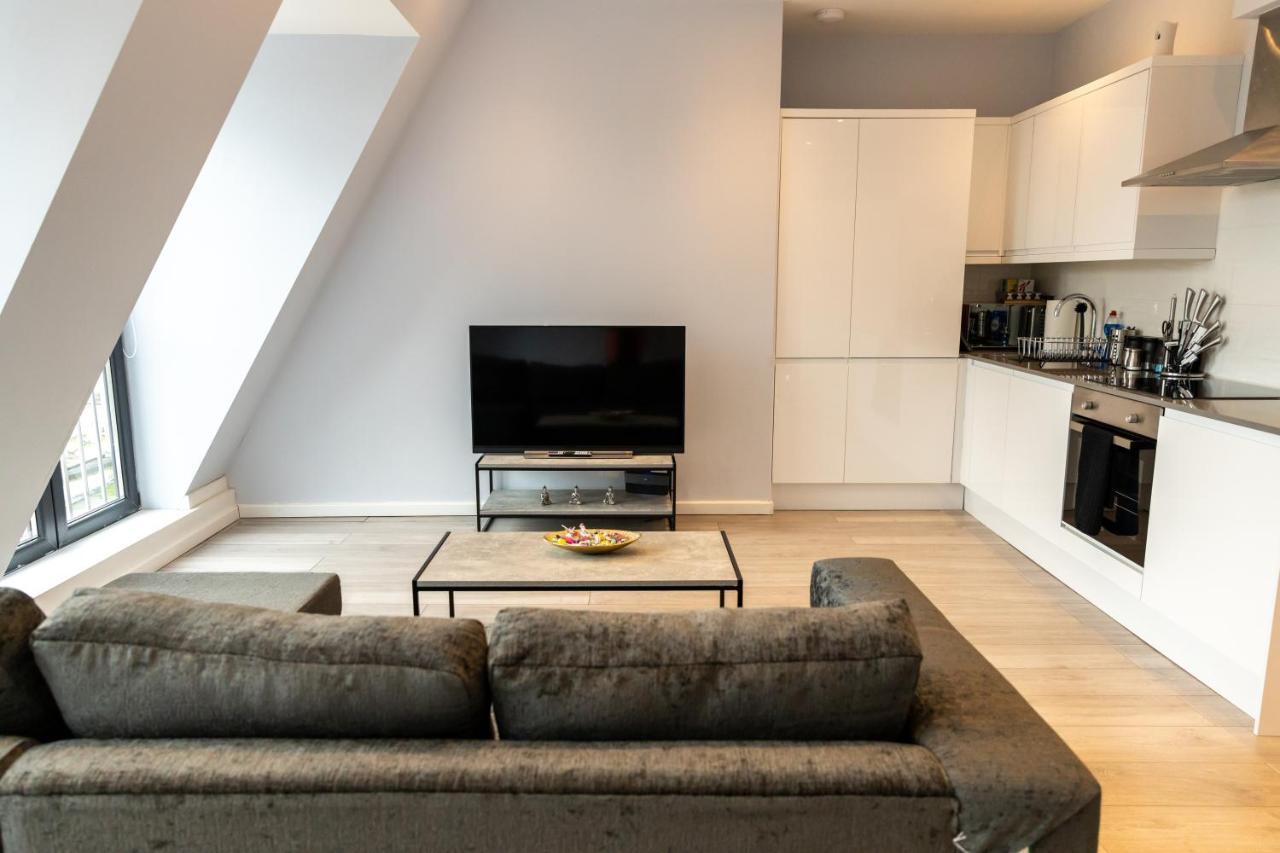 Cosy Flats Near Heathrow, Group Bookings Available With Parking Space Hounslow Exteriör bild