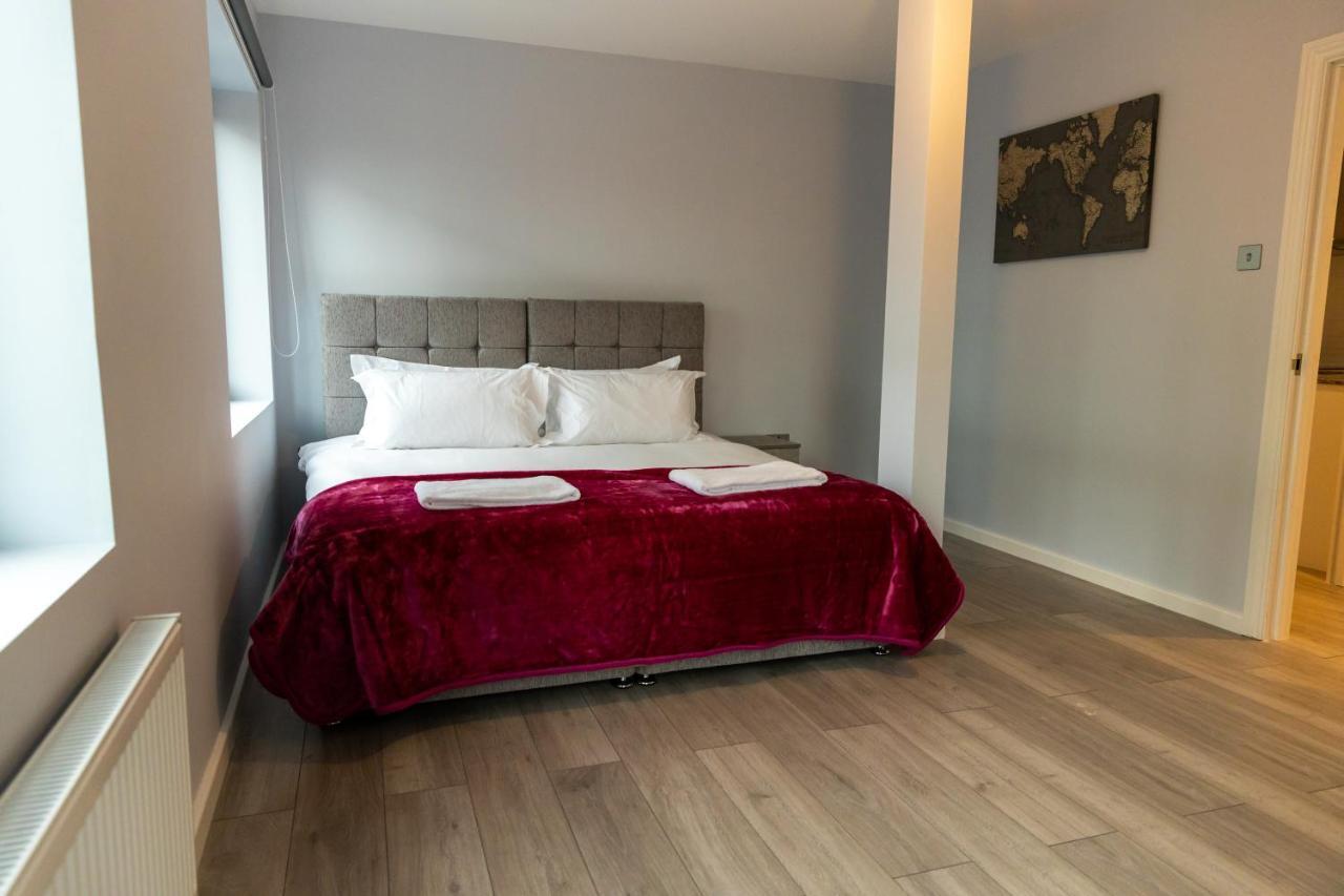 Cosy Flats Near Heathrow, Group Bookings Available With Parking Space Hounslow Exteriör bild